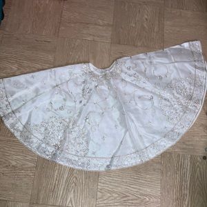 Beautiful Beaded & Stitched Made In India Tree Skirt